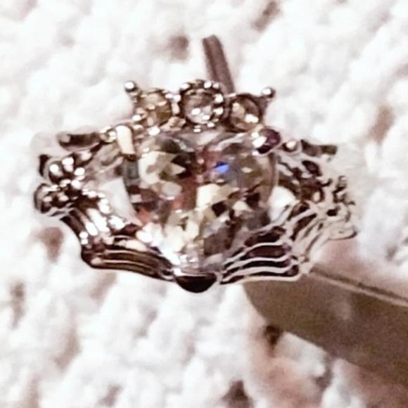 Skeleton Claddagh Ring - Picture 4 of 10